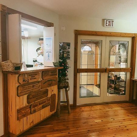 Alpine Meadows Lodge Голдън Екстериор снимка