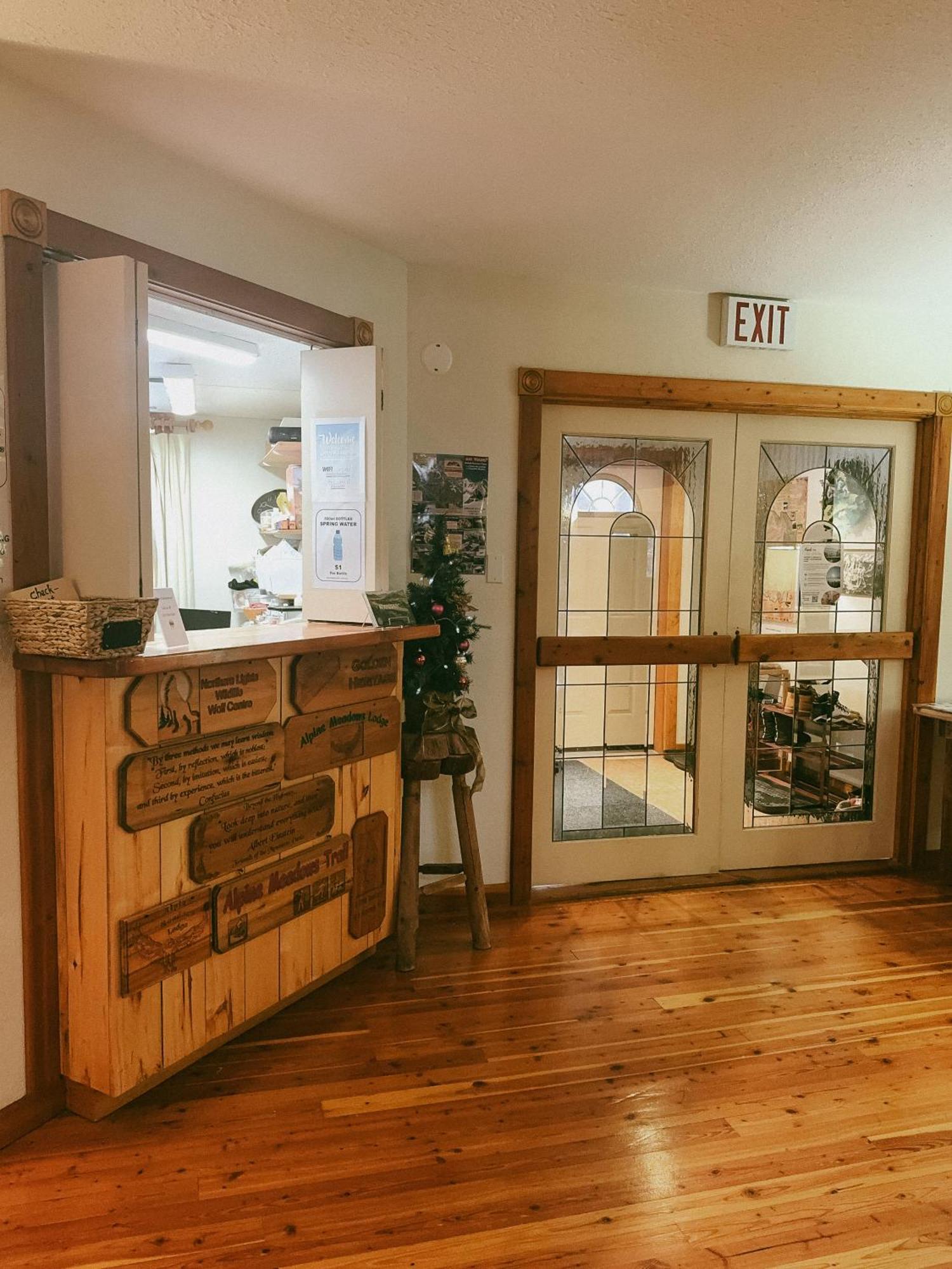 Alpine Meadows Lodge Голдън Екстериор снимка