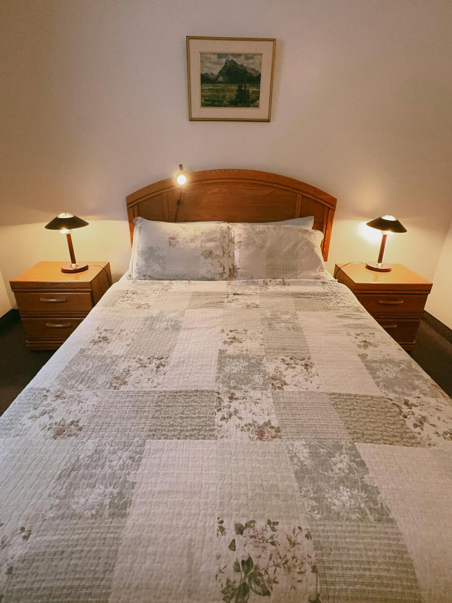 Alpine Meadows Lodge Голдън Екстериор снимка