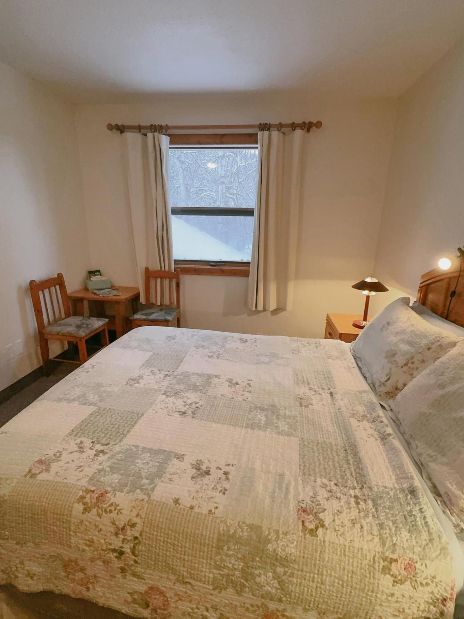 Alpine Meadows Lodge Голдън Екстериор снимка