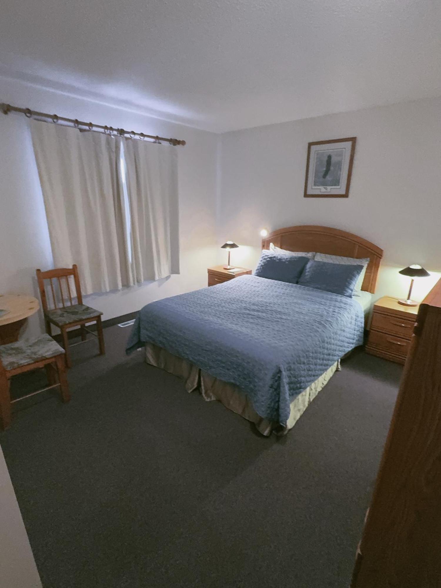 Alpine Meadows Lodge Голдън Екстериор снимка