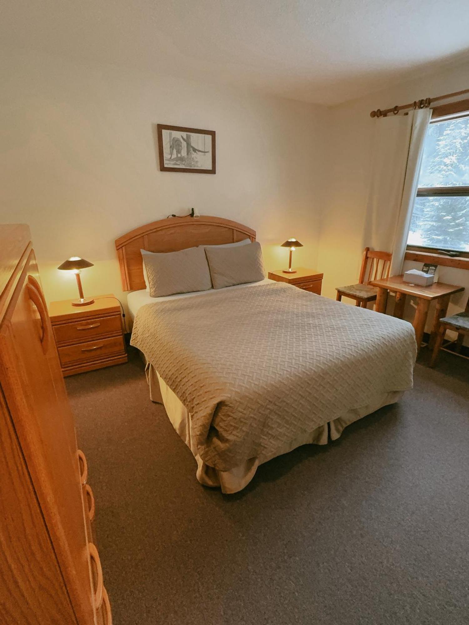 Alpine Meadows Lodge Голдън Екстериор снимка