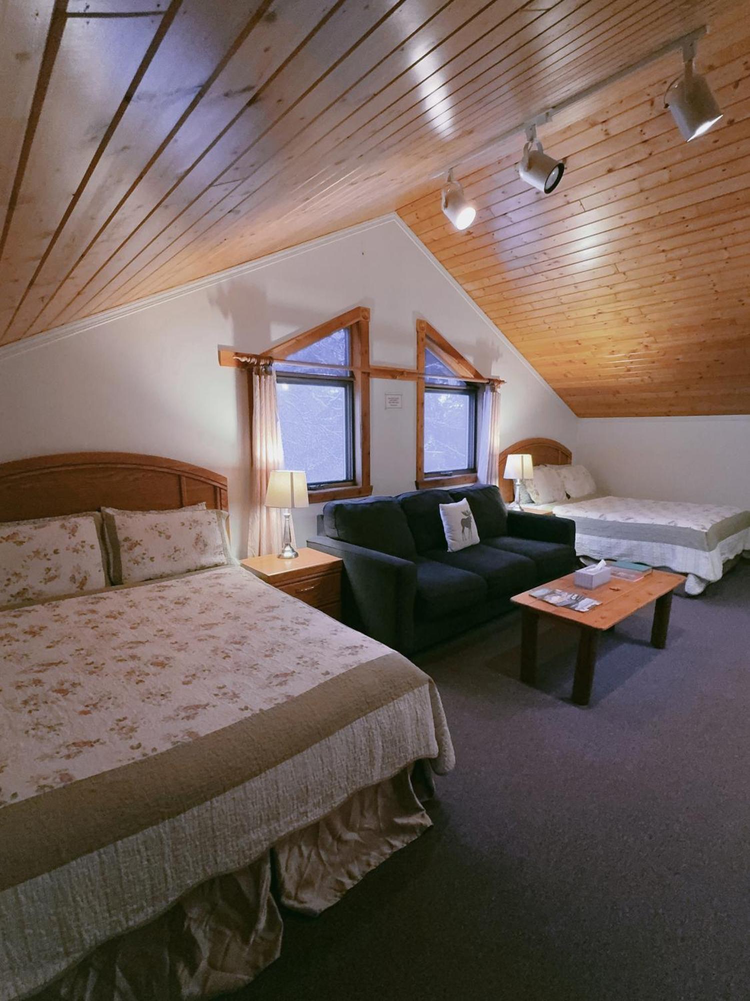 Alpine Meadows Lodge Голдън Екстериор снимка