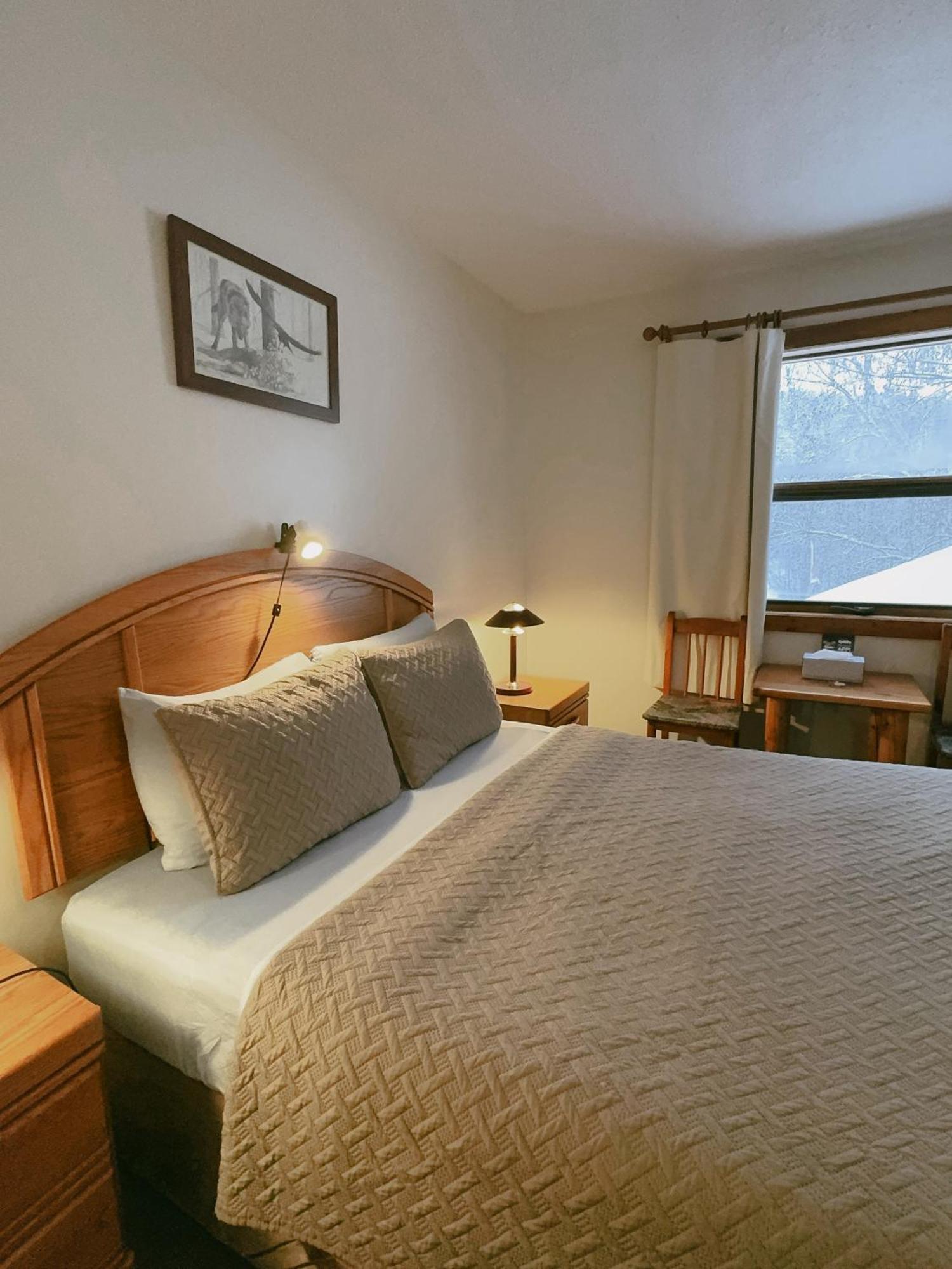 Alpine Meadows Lodge Голдън Екстериор снимка