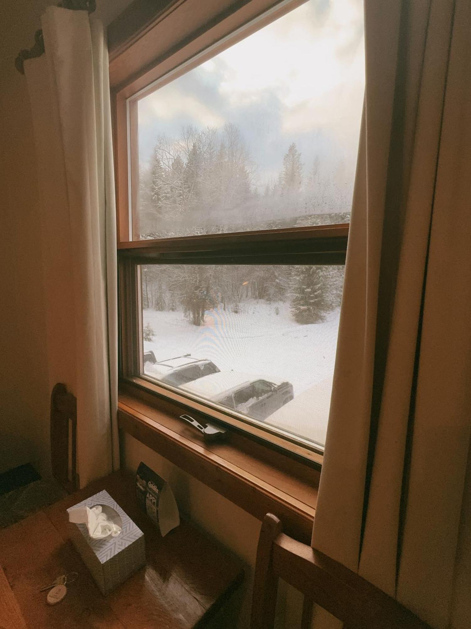 Alpine Meadows Lodge Голдън Екстериор снимка