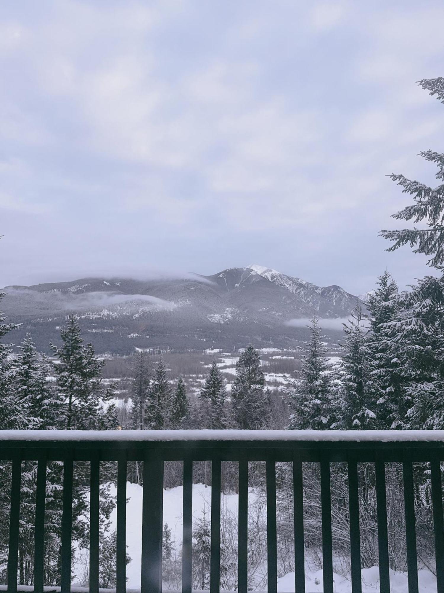 Alpine Meadows Lodge Голдън Екстериор снимка