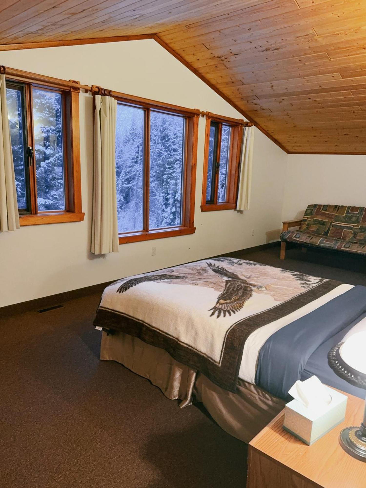 Alpine Meadows Lodge Голдън Екстериор снимка