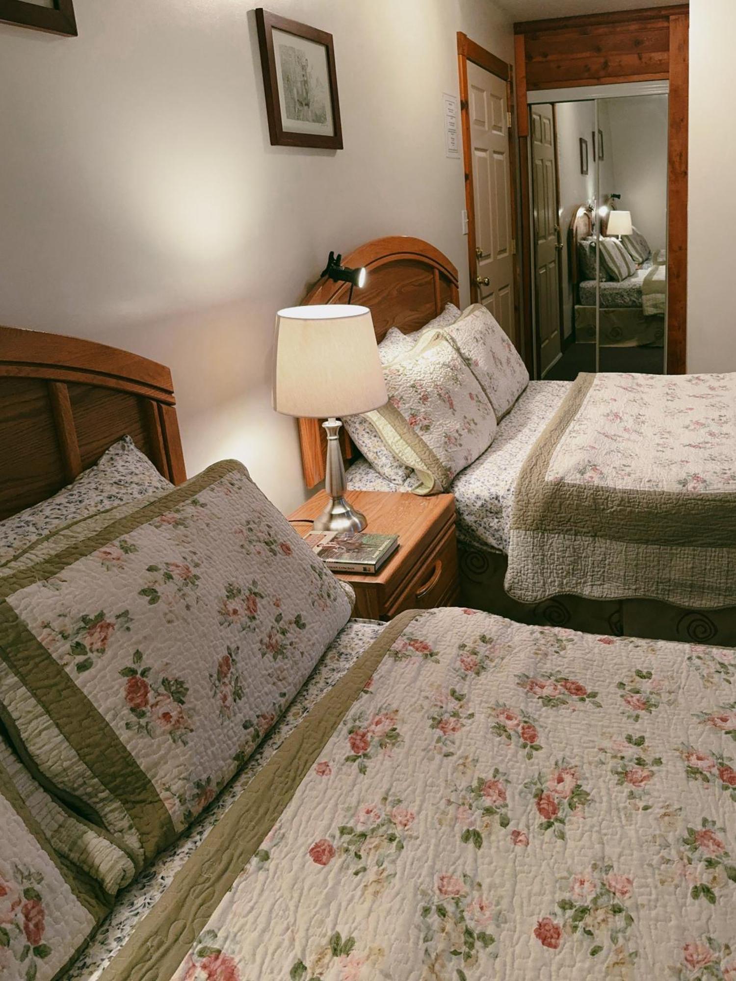 Alpine Meadows Lodge Голдън Екстериор снимка