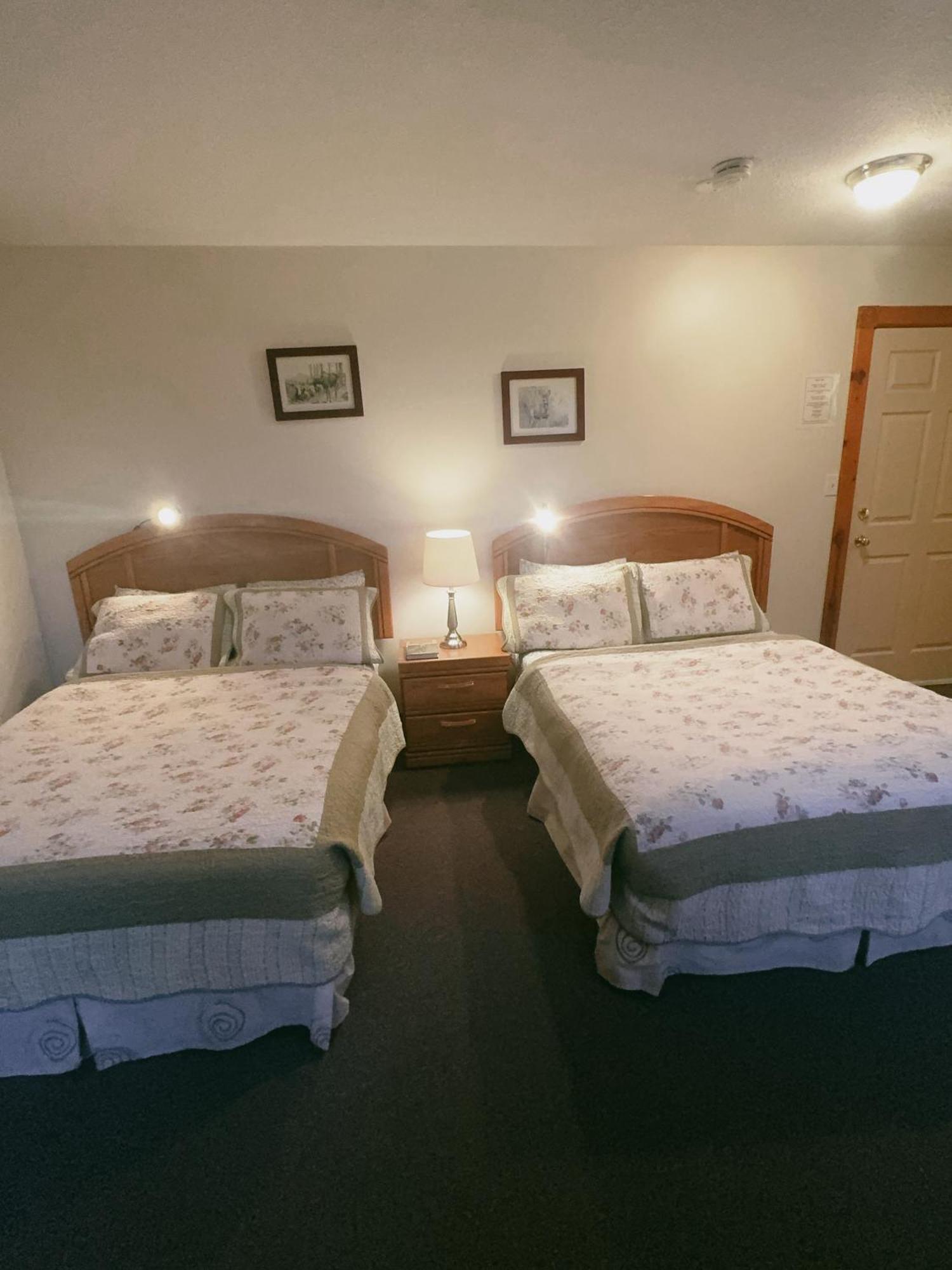 Alpine Meadows Lodge Голдън Екстериор снимка