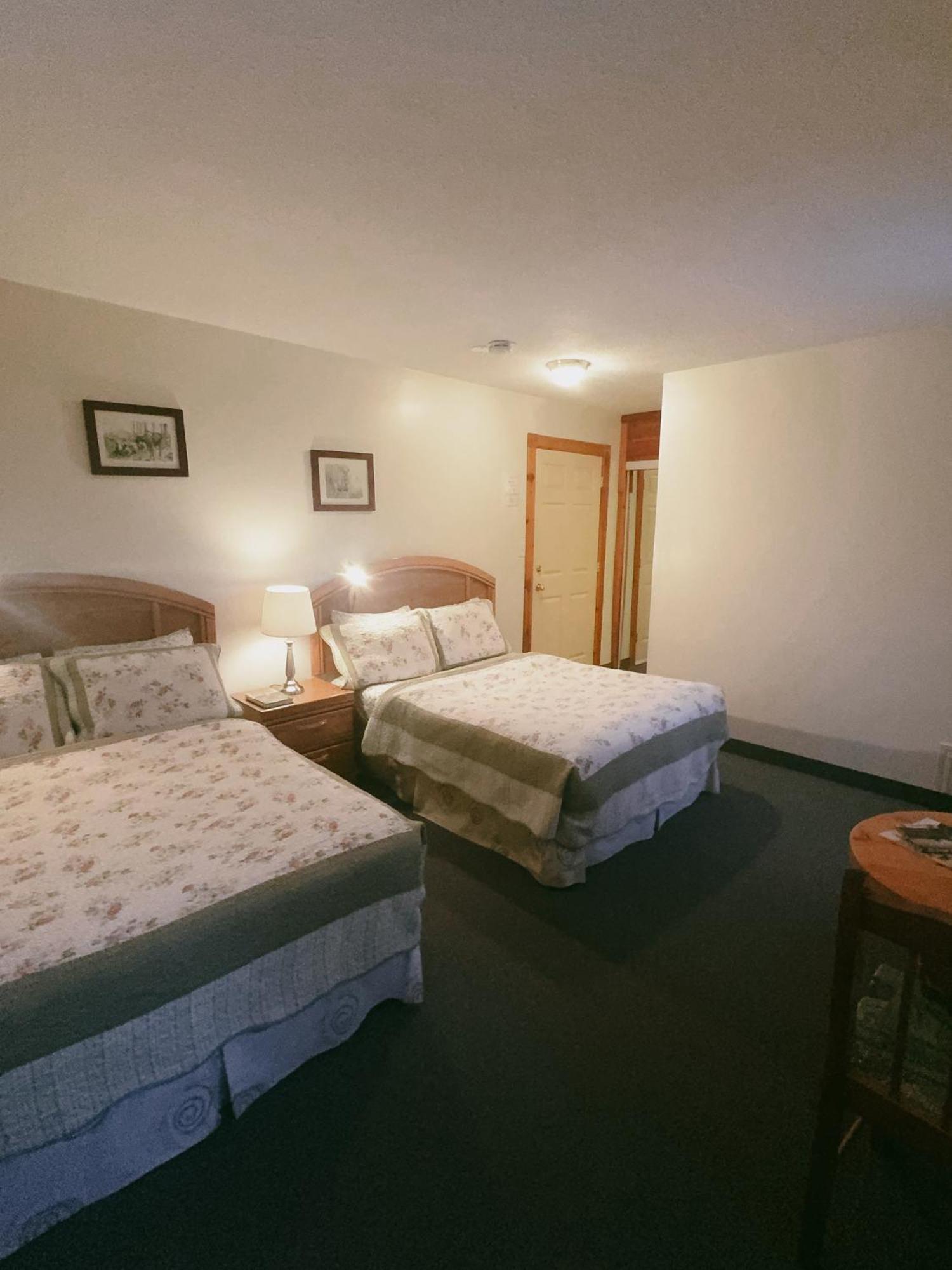 Alpine Meadows Lodge Голдън Екстериор снимка