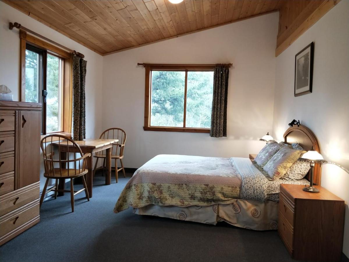 Alpine Meadows Lodge Голдън Екстериор снимка